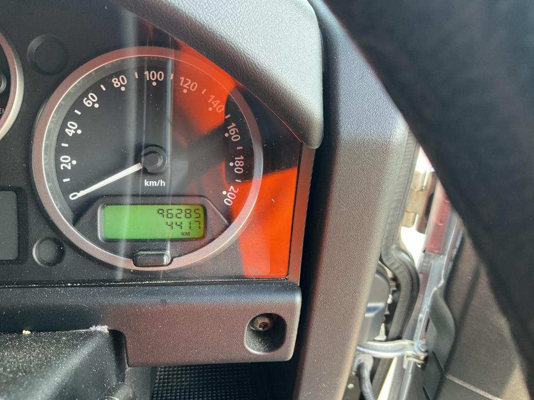 Damaged Land Rover Defender 110 2016 in Wellington Seaview at