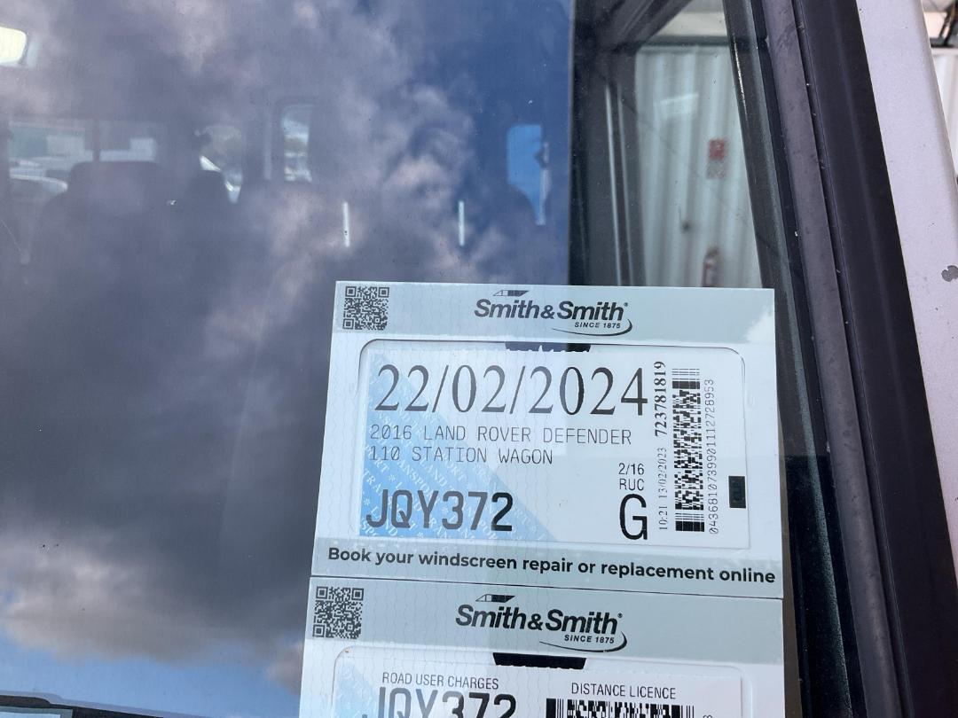 Damaged Land Rover Defender 110 2016 in Wellington Seaview at