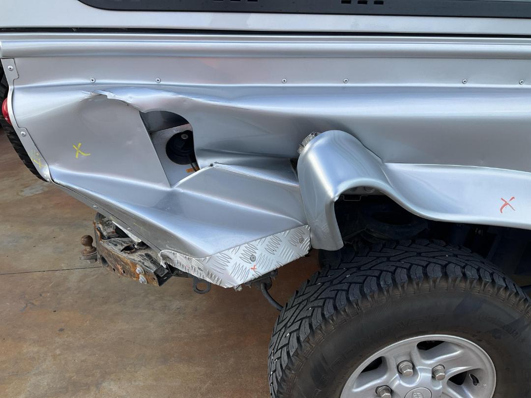 Damaged Land Rover Defender 110 2016 in Wellington Seaview at