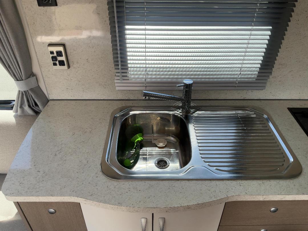 Photo '24' of Leisureline Platinum Caravan - Tandem