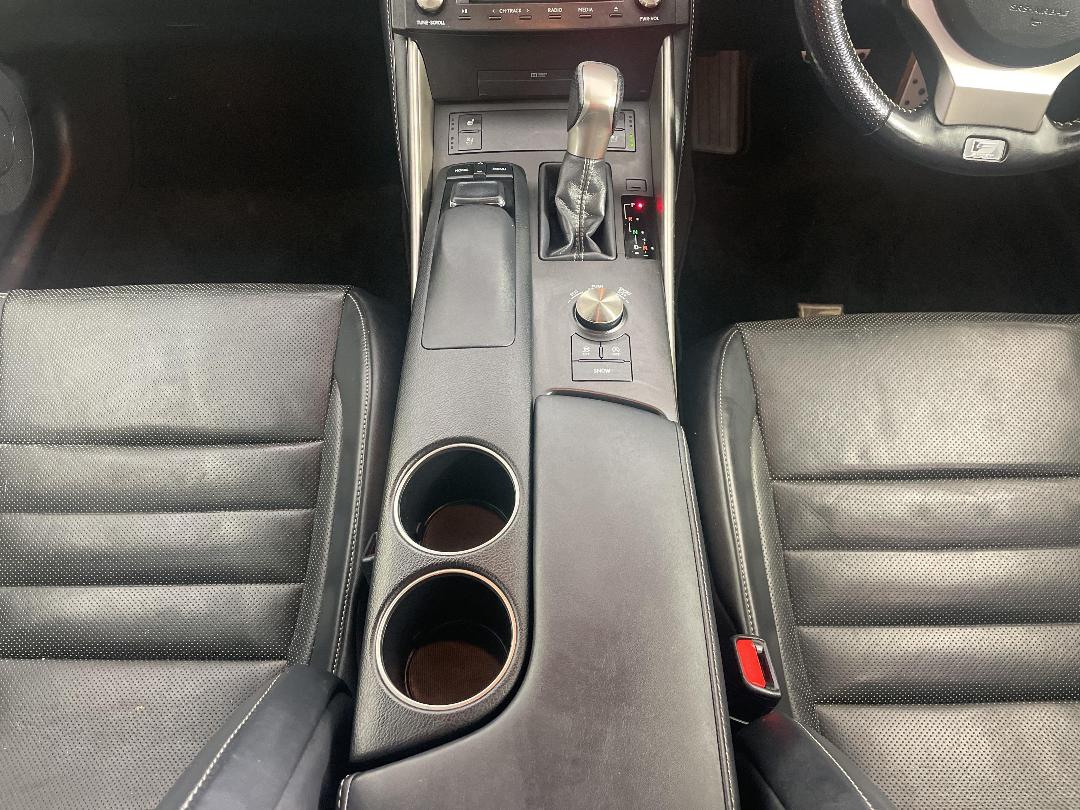 Photo '17' of Lexus IS200T