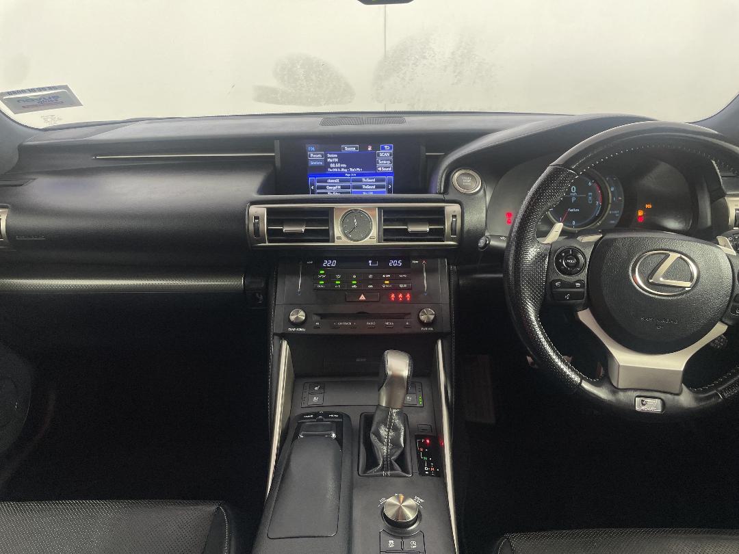 Photo '16' of Lexus IS200T