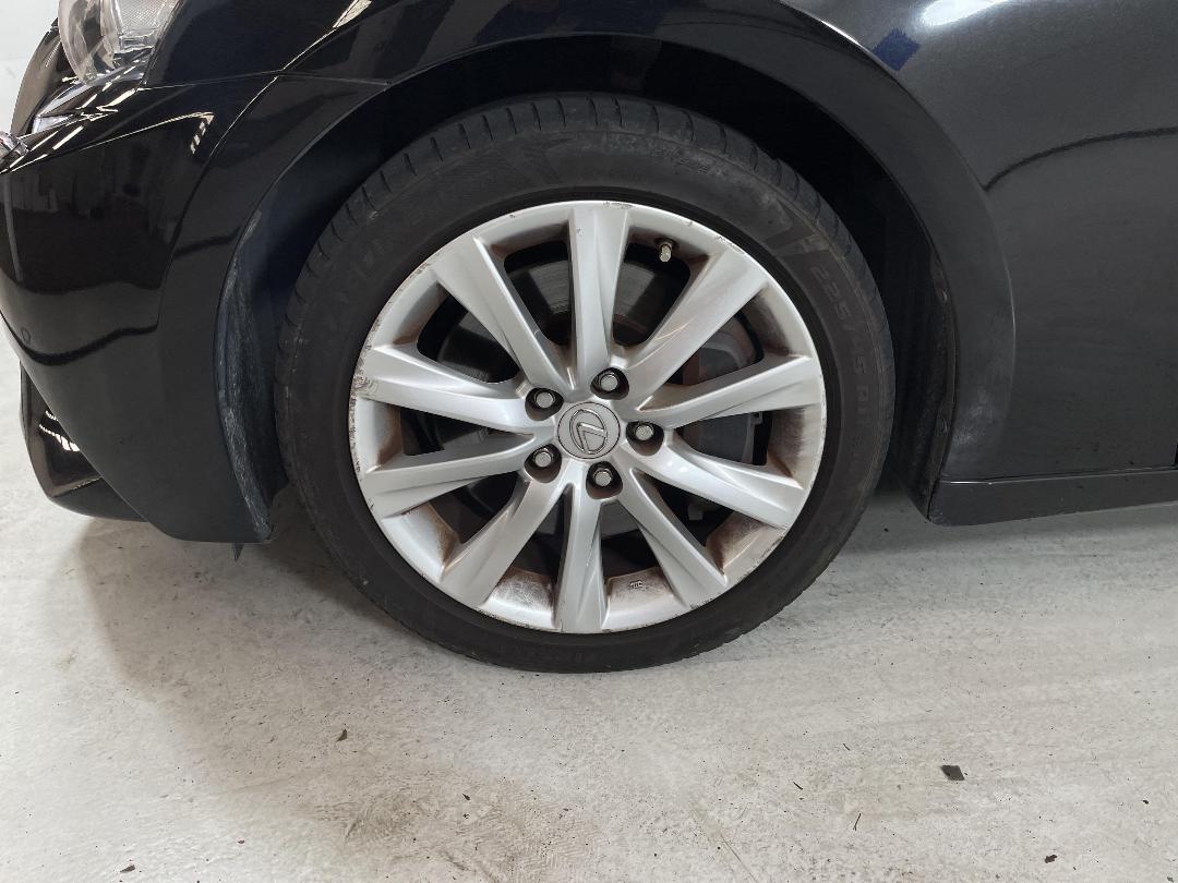 Photo '10' of Lexus IS200T