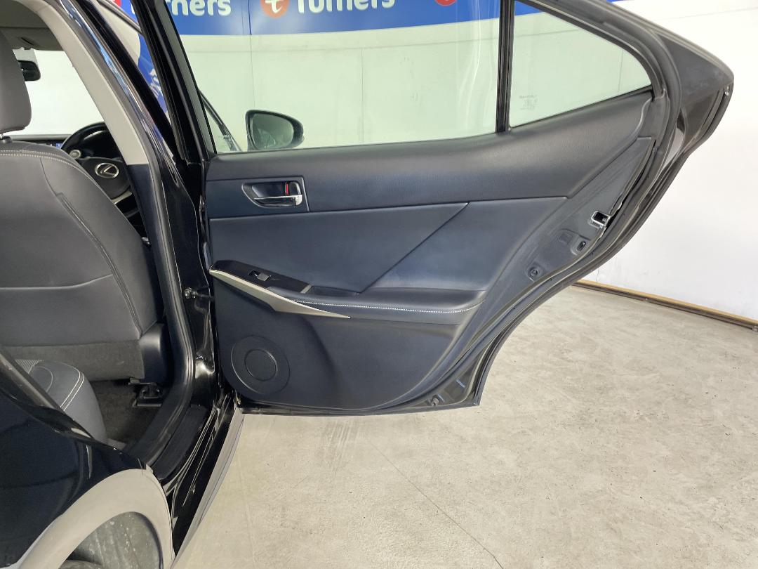 Photo '19' of Lexus IS200T