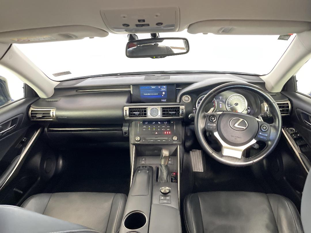 Photo '17' of Lexus IS200T