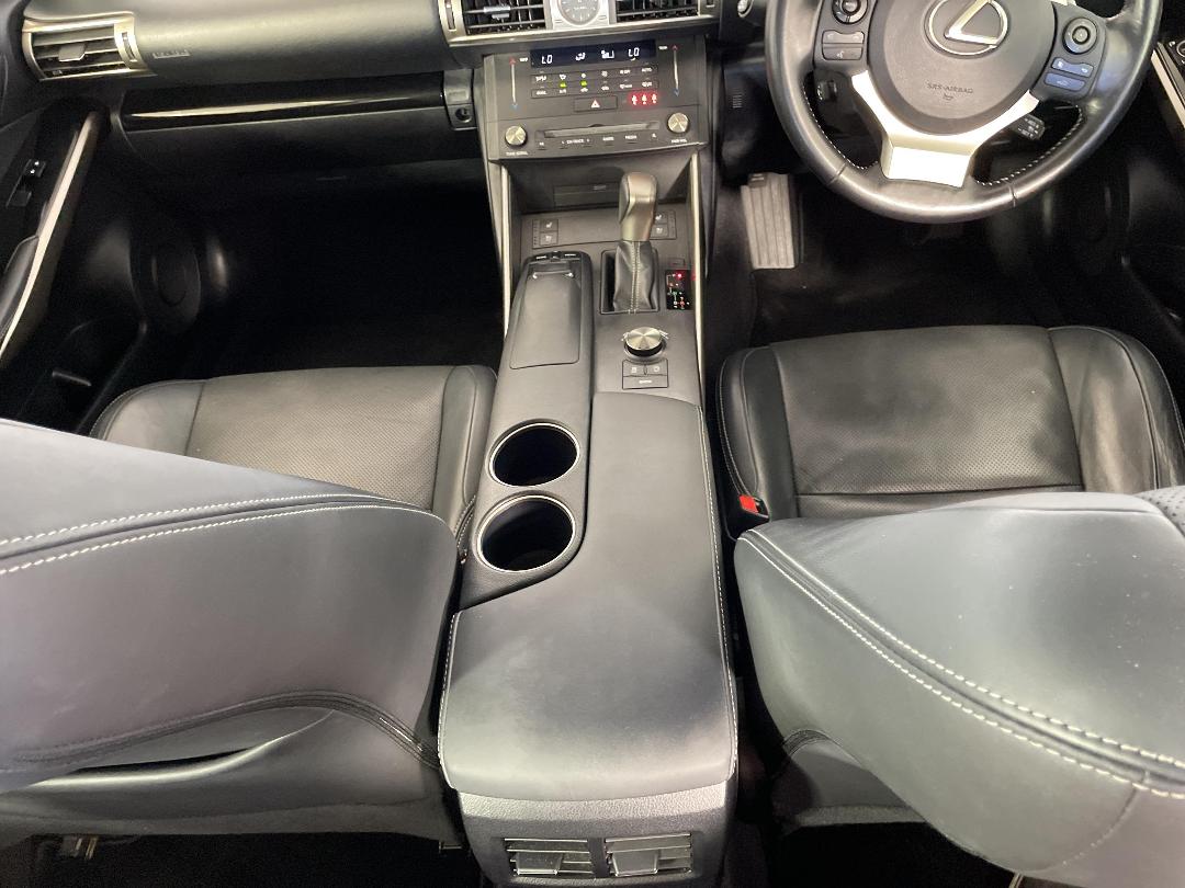 Photo '18' of Lexus IS200T