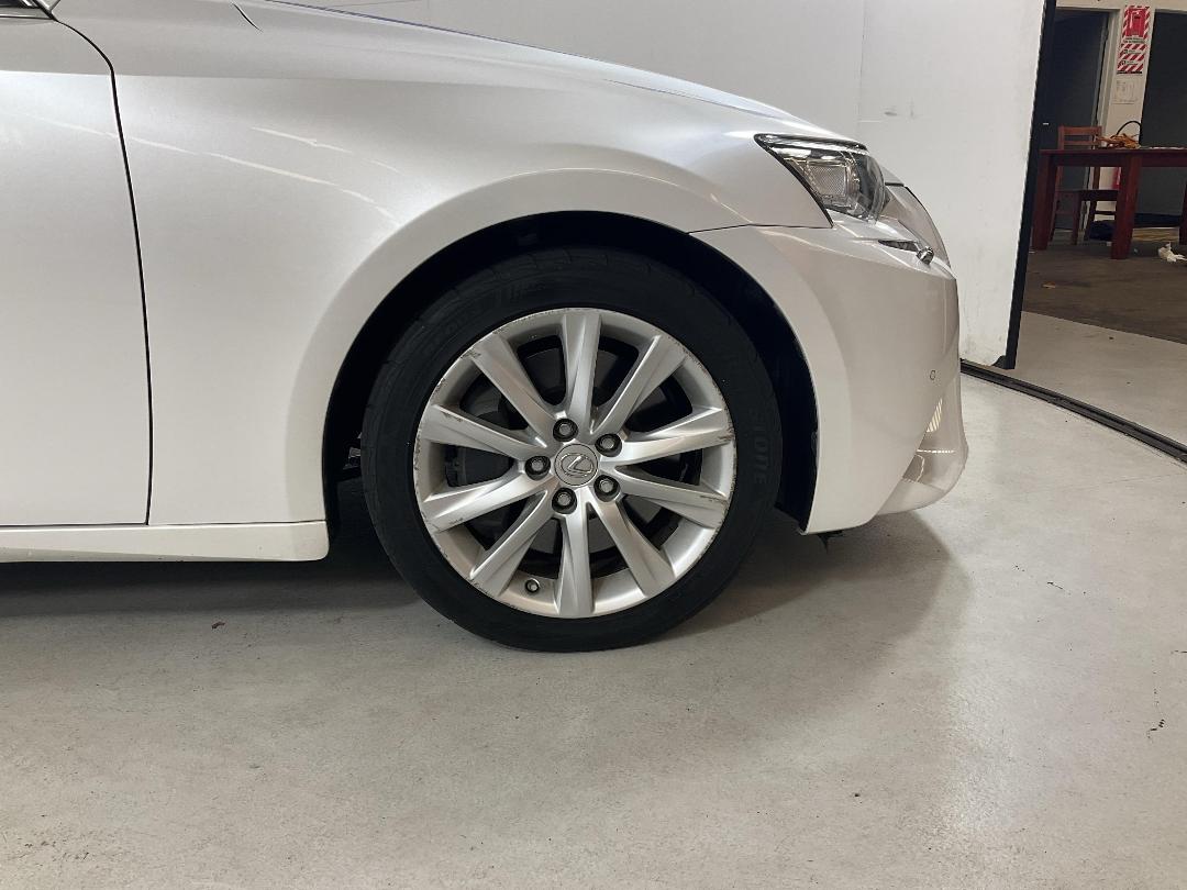 Photo '9' of Lexus IS200T