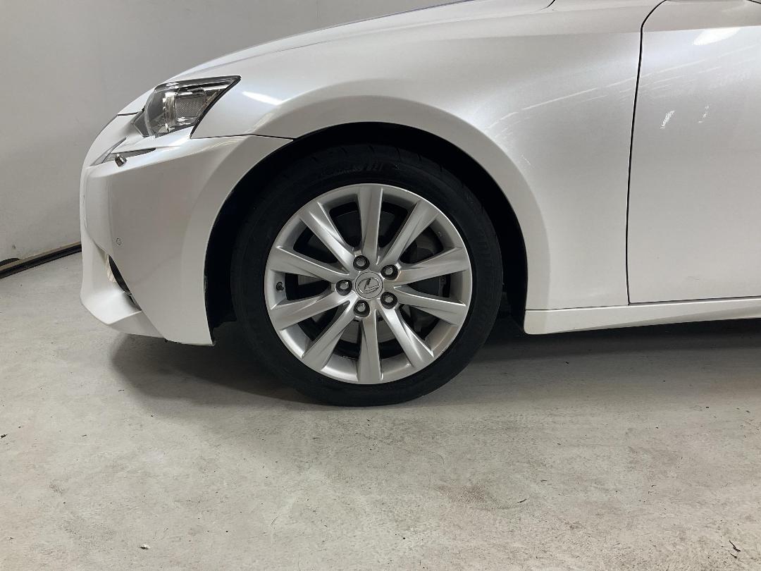 Photo '10' of Lexus IS200T