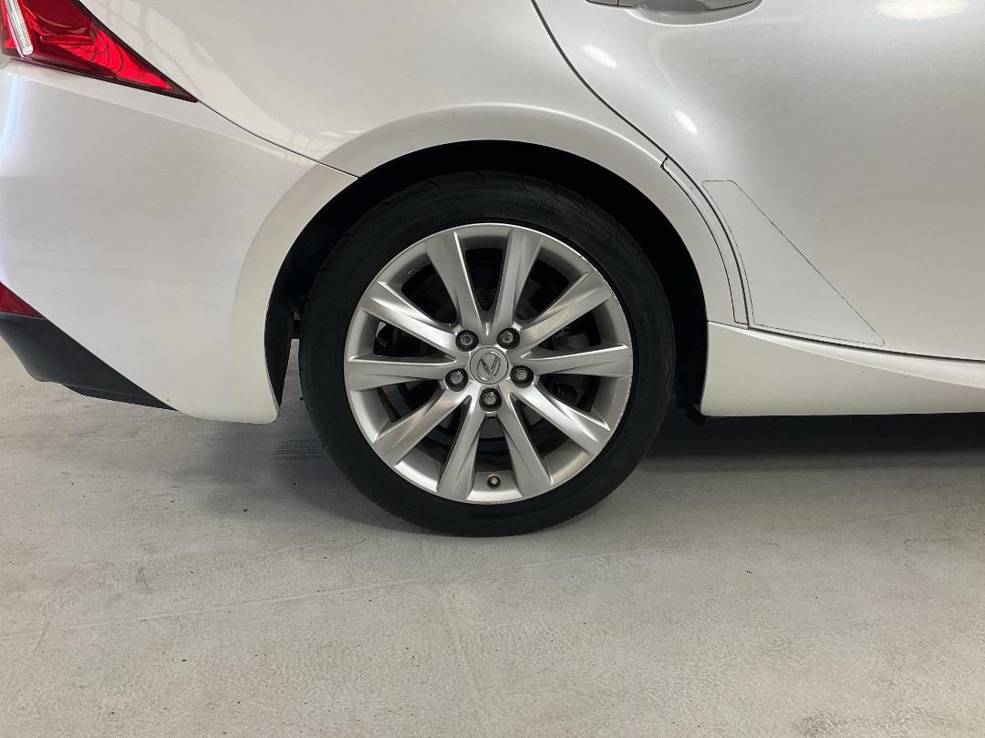 Photo '12' of Lexus IS200T