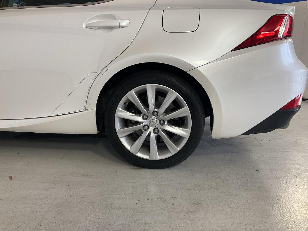 Photo '11' of Lexus IS200T