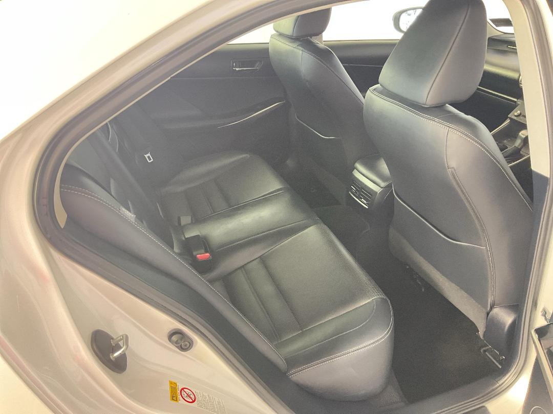 Photo '20' of Lexus IS200T