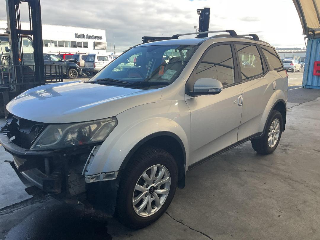 Photo '2' of Mahindra XUV XUV500 AWD