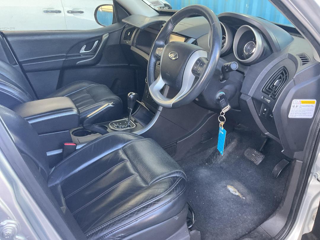 Photo '8' of Mahindra XUV XUV500 AWD