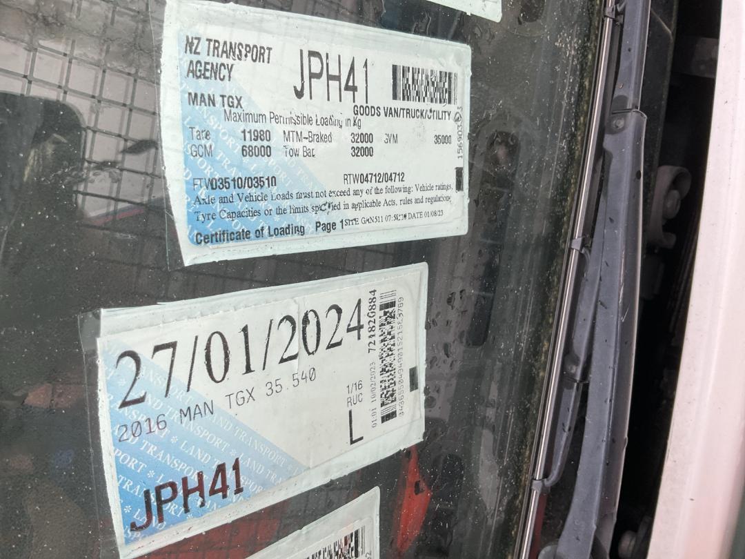 Photo '28' of MAN TGX 35.540 Curtainsider