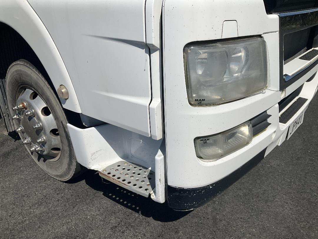 Photo '28' of MAN TGX 35.540 Curtainsider