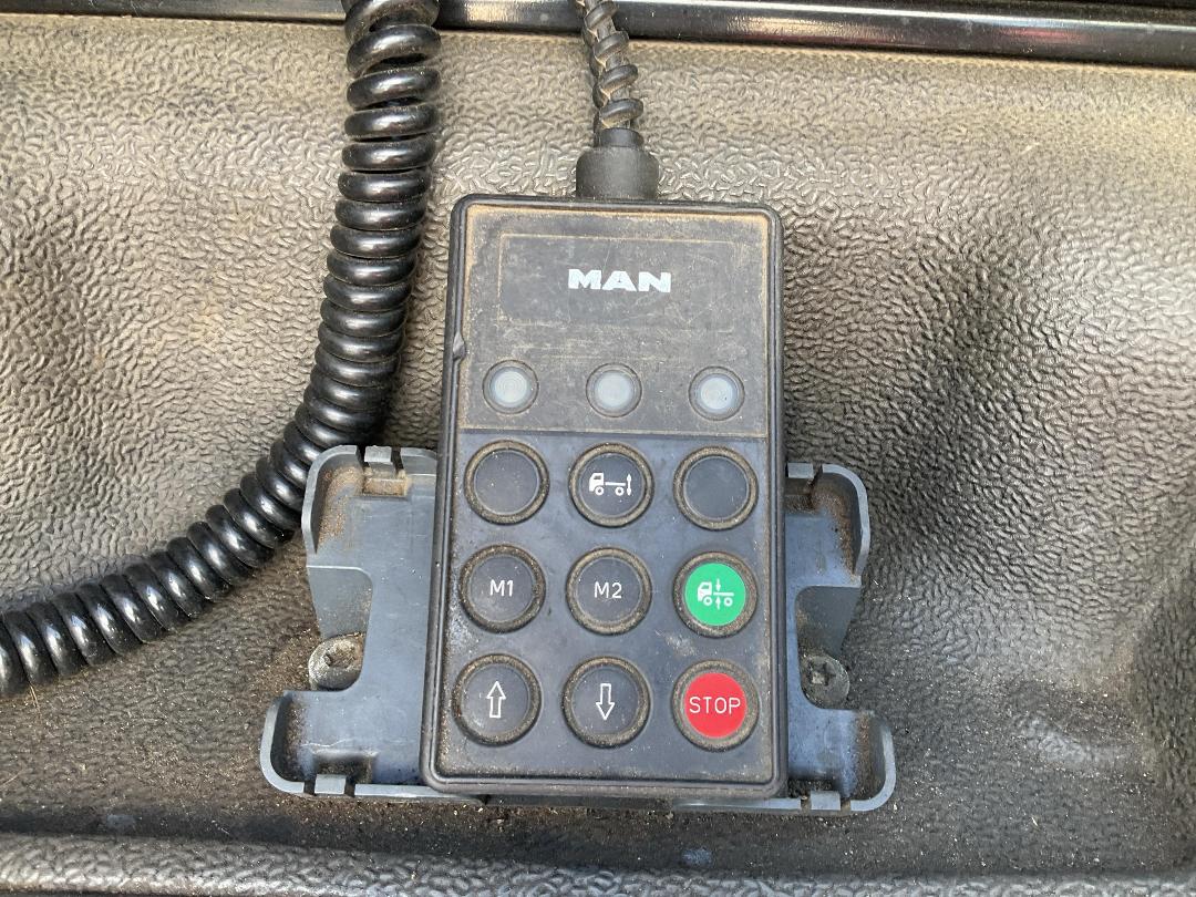 Photo '23' of MAN TGX 35.540 Curtainsider