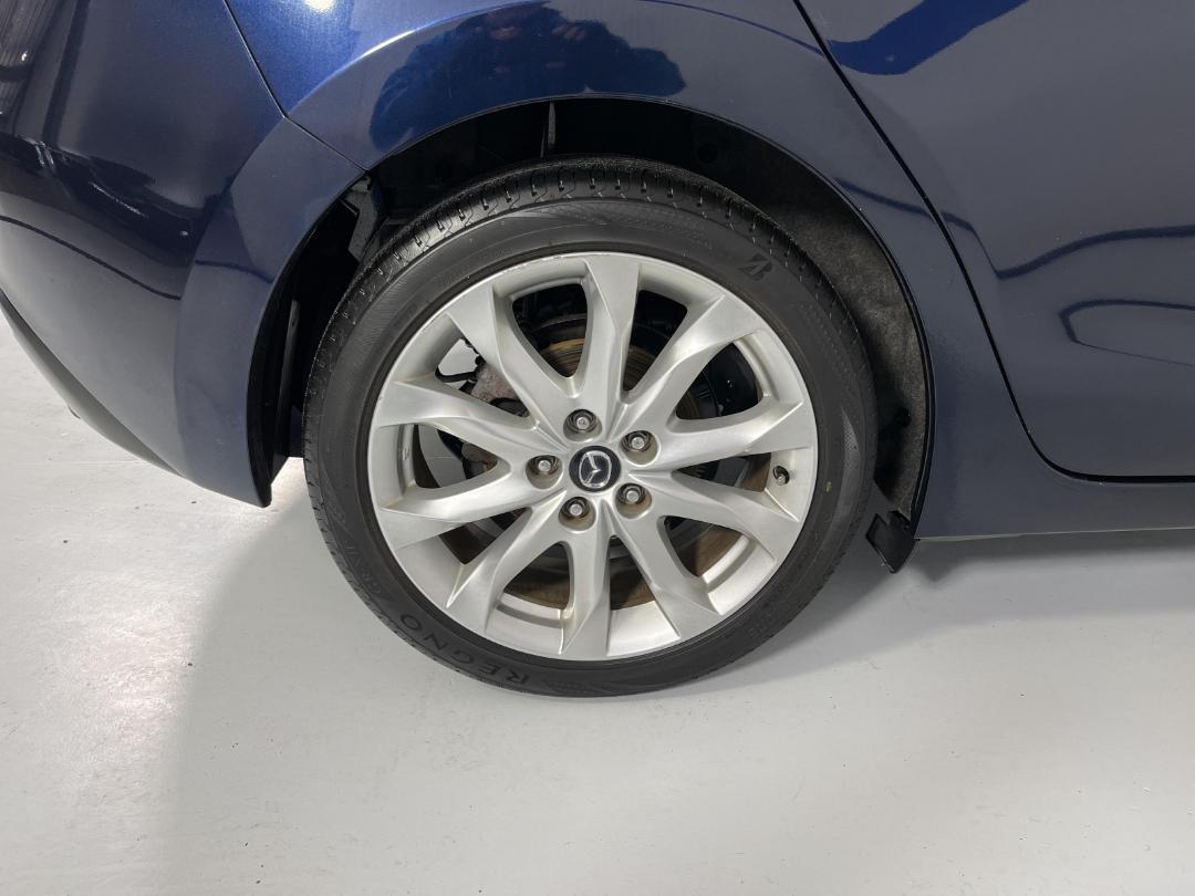 Photo '12' of Mazda Axela