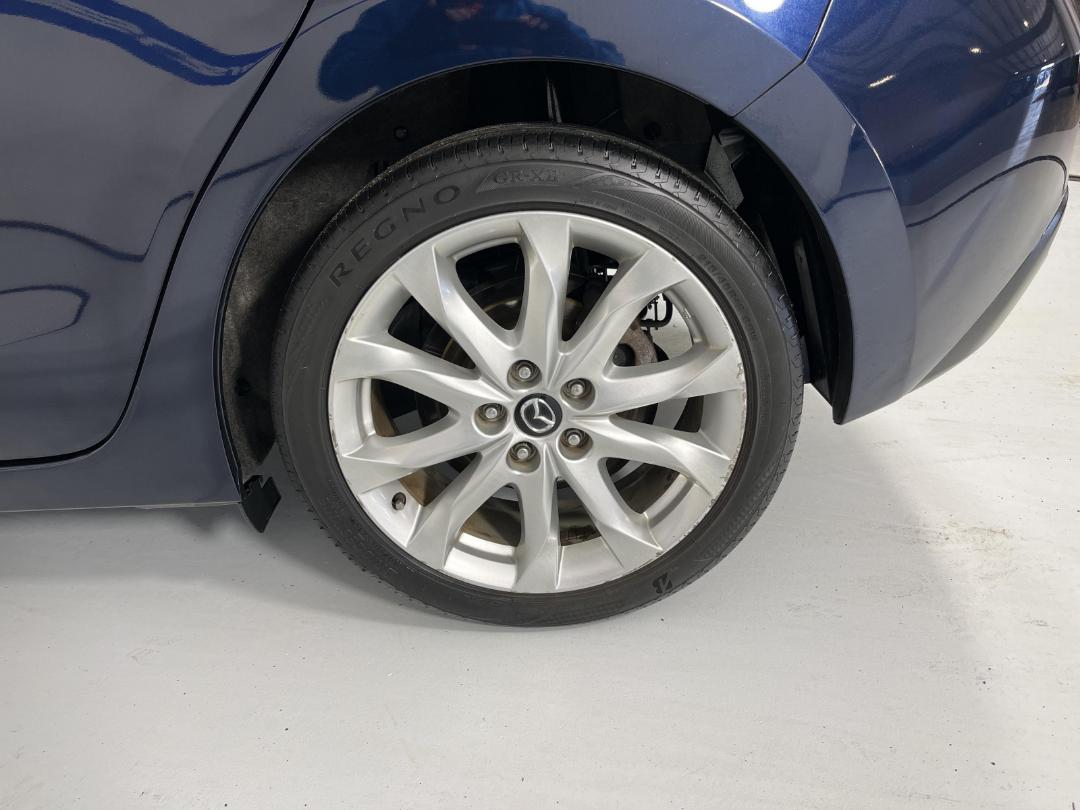 Photo '11' of Mazda Axela