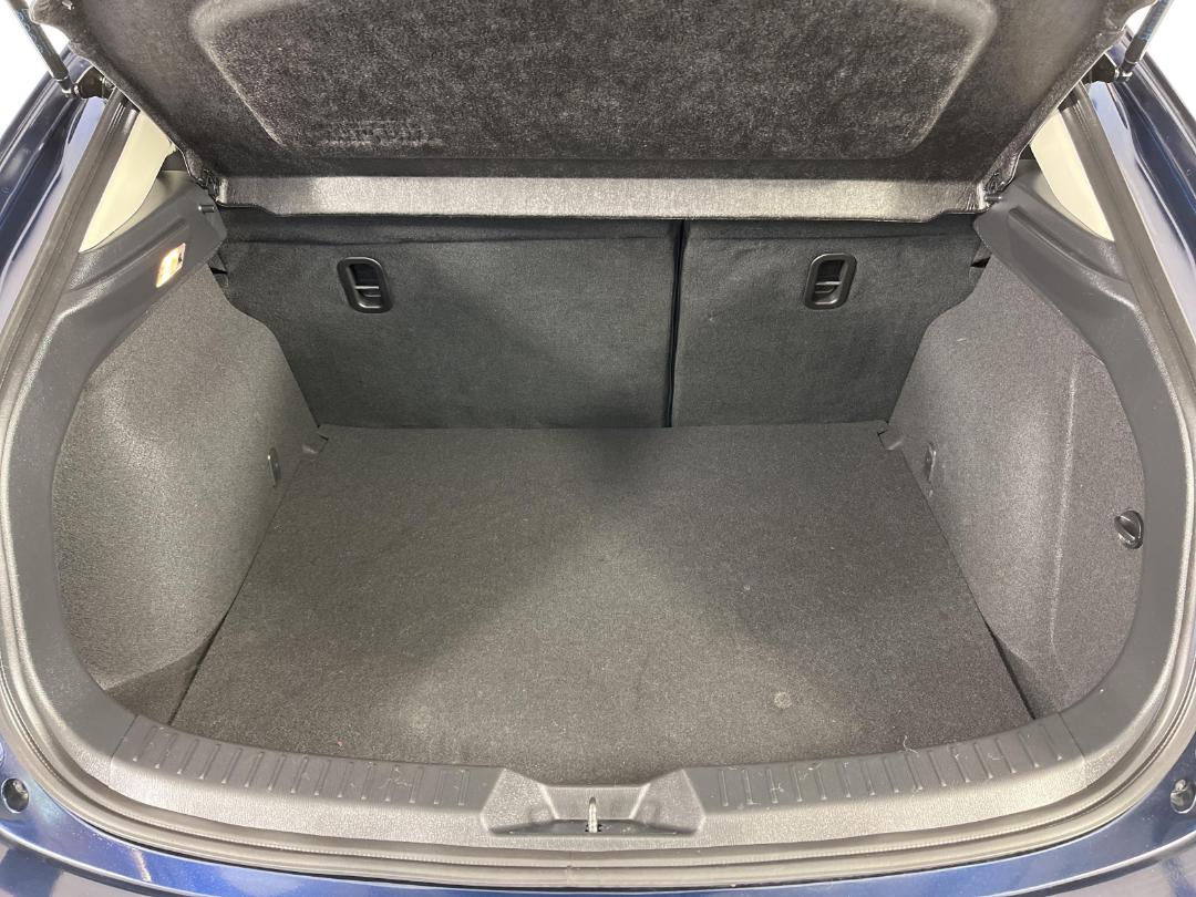 Photo '14' of Mazda Axela