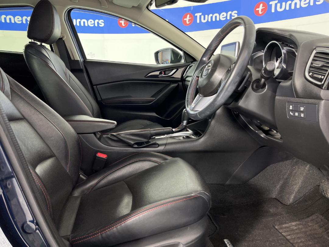 Photo '16' of Mazda Axela