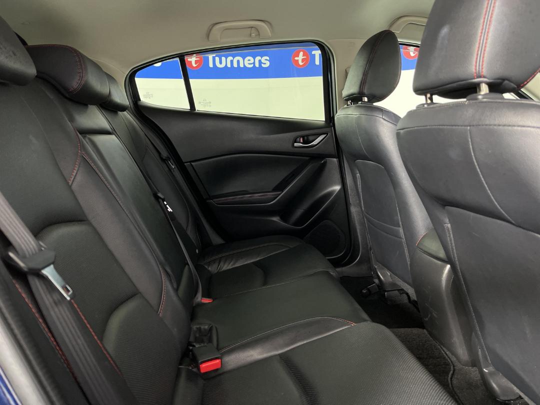 Photo '20' of Mazda Axela