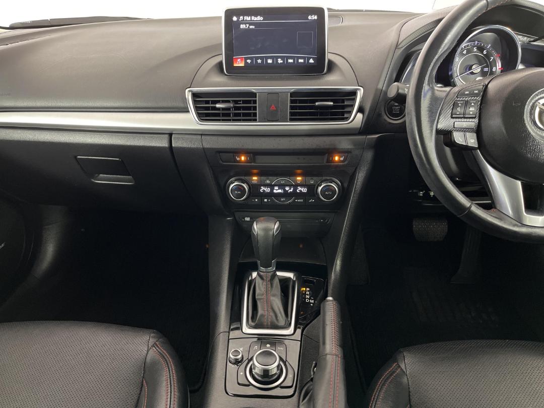 Photo '18' of Mazda Axela