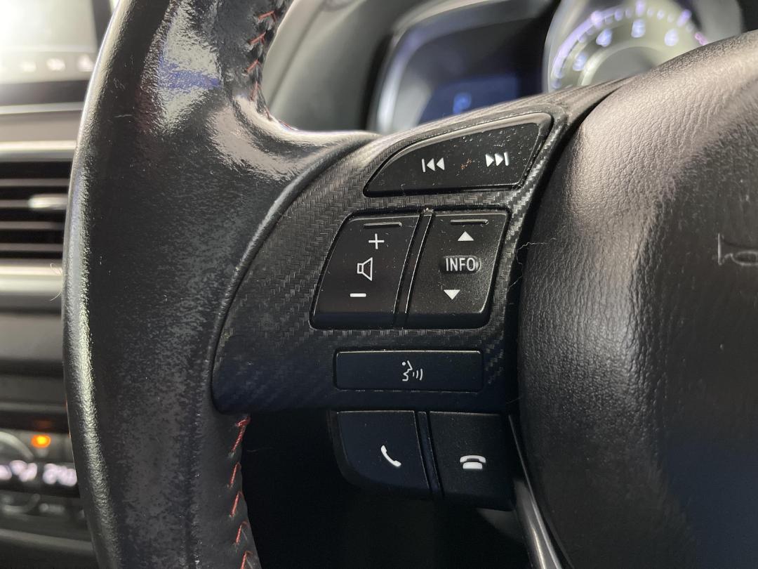 Photo '24' of Mazda Axela