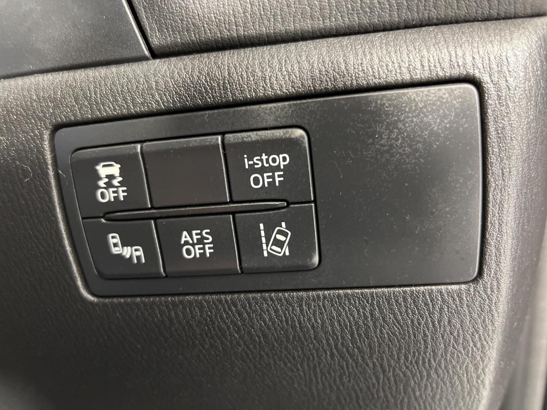 Photo '27' of Mazda Axela