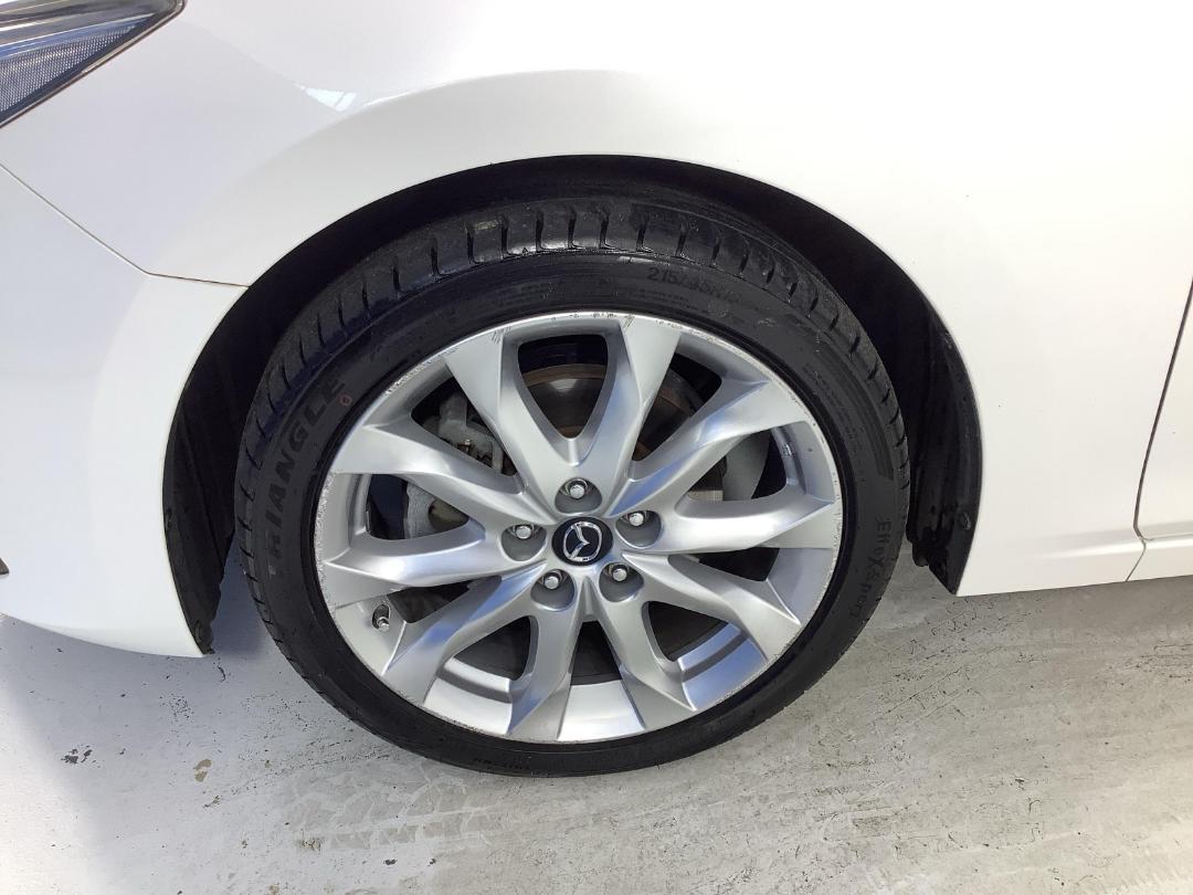 Photo '10' of Mazda Axela