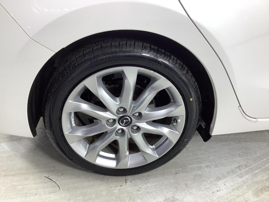 Photo '12' of Mazda Axela