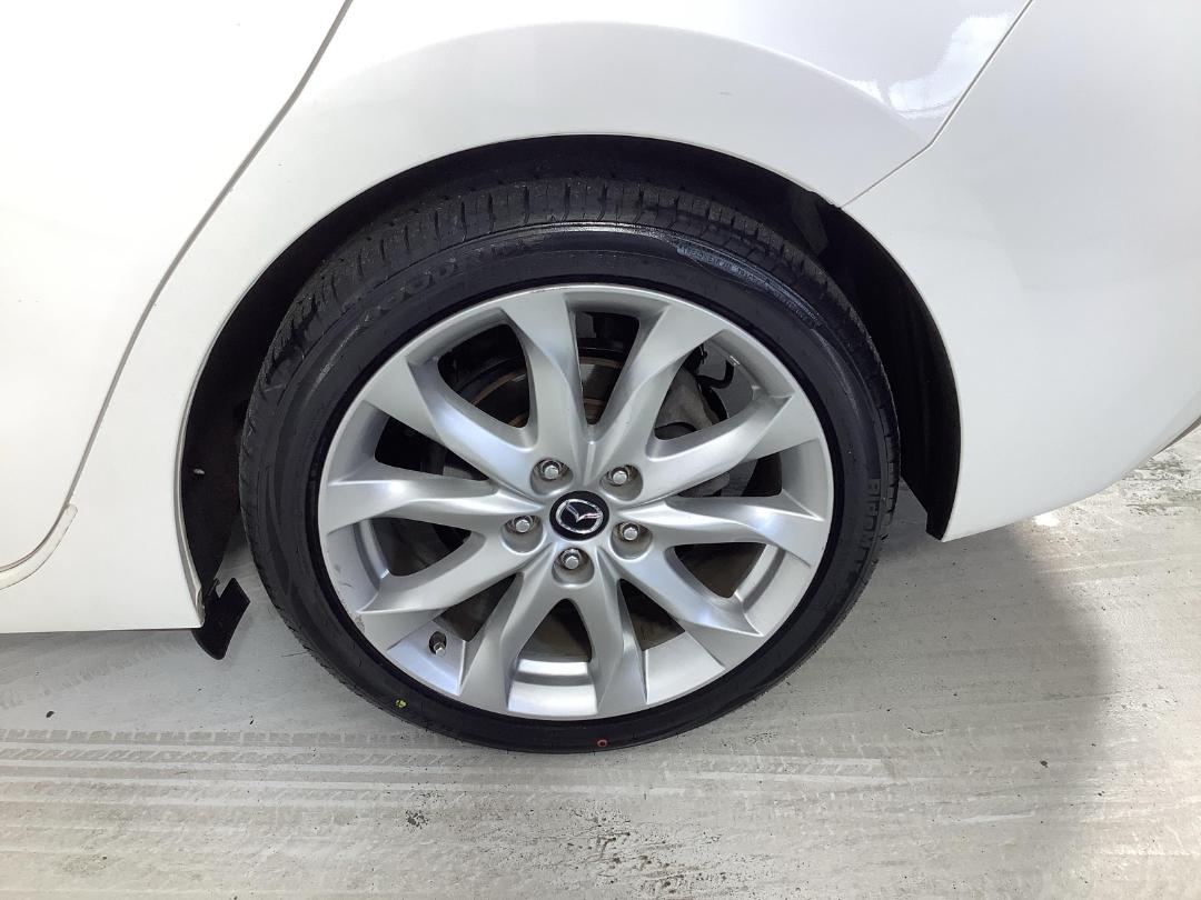 Photo '11' of Mazda Axela