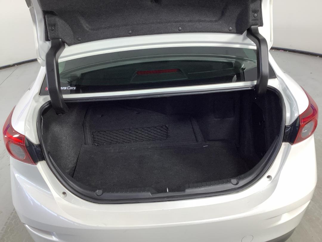 Photo '14' of Mazda Axela