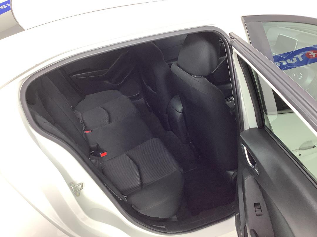 Photo '20' of Mazda Axela