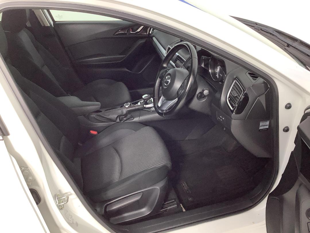 Photo '16' of Mazda Axela