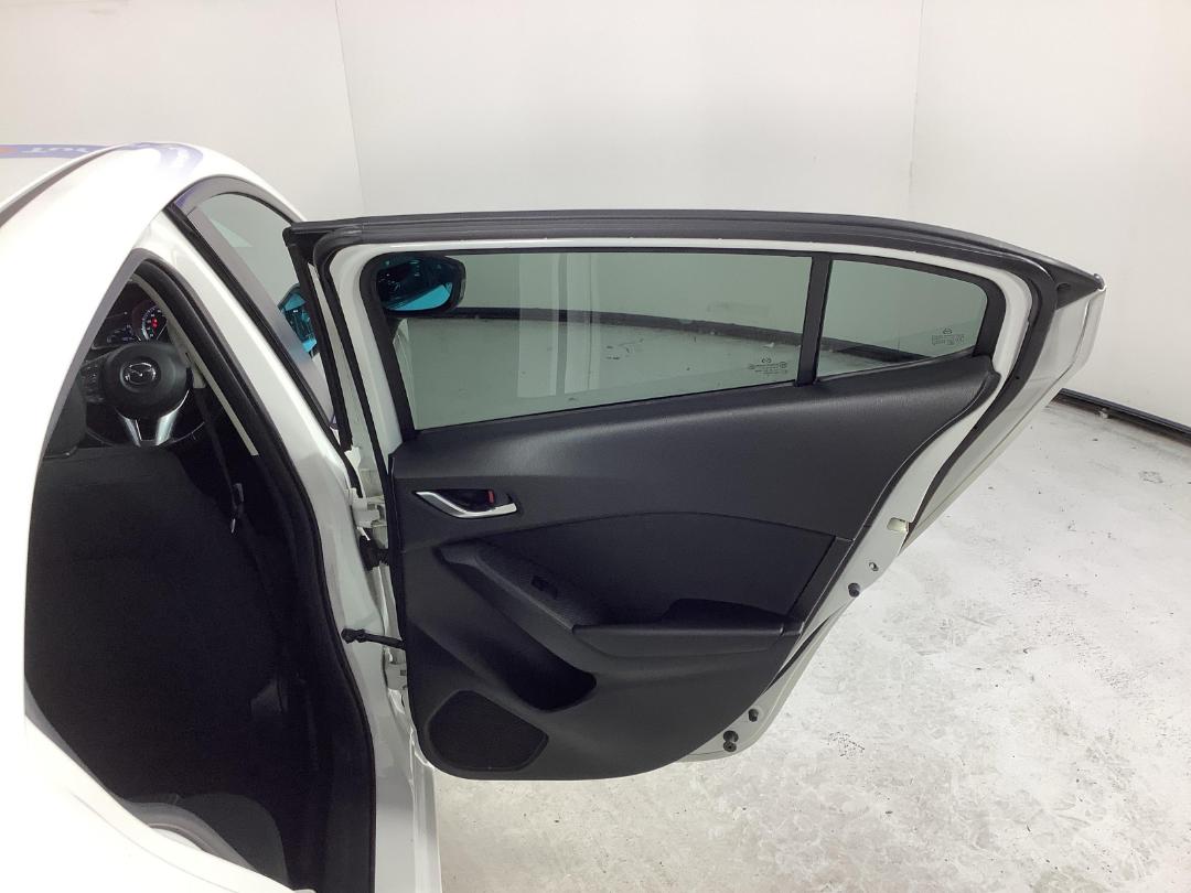 Photo '19' of Mazda Axela