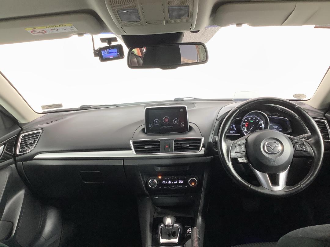 Photo '17' of Mazda Axela