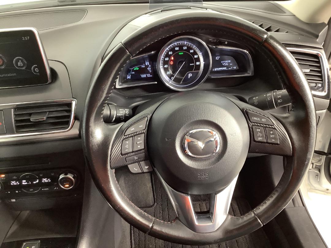 Photo '24' of Mazda Axela