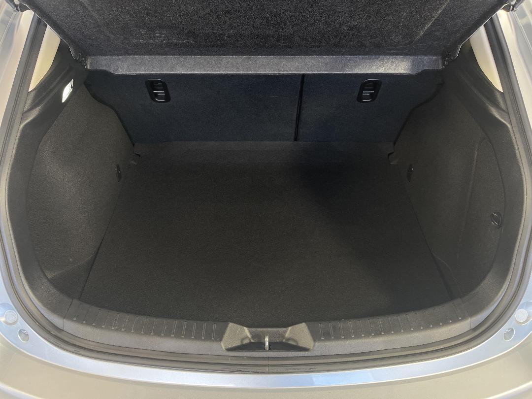 Photo '14' of Mazda Axela Photo '14' of Mazda Axela