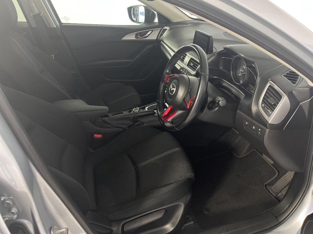 Photo '16' of Mazda Axela Photo '16' of Mazda Axela