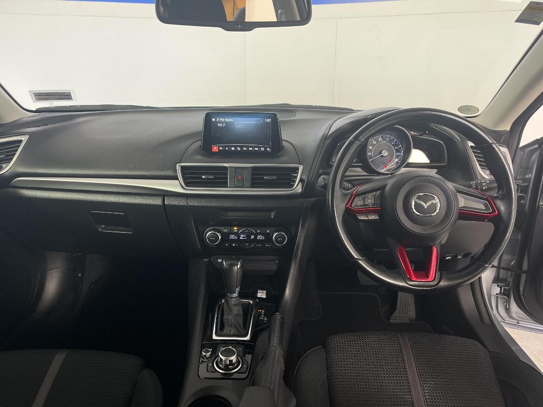 Photo '17' of Mazda Axela Photo '17' of Mazda Axela