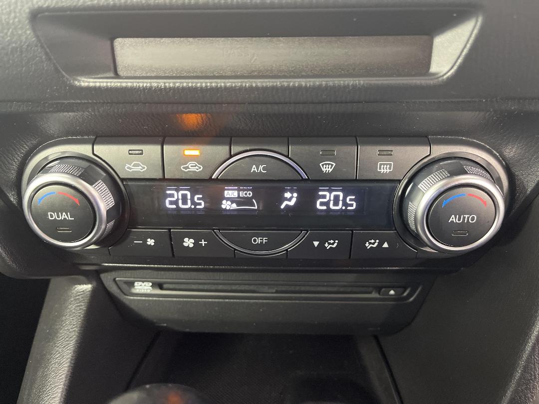 Photo '27' of Mazda Axela Photo '27' of Mazda Axela