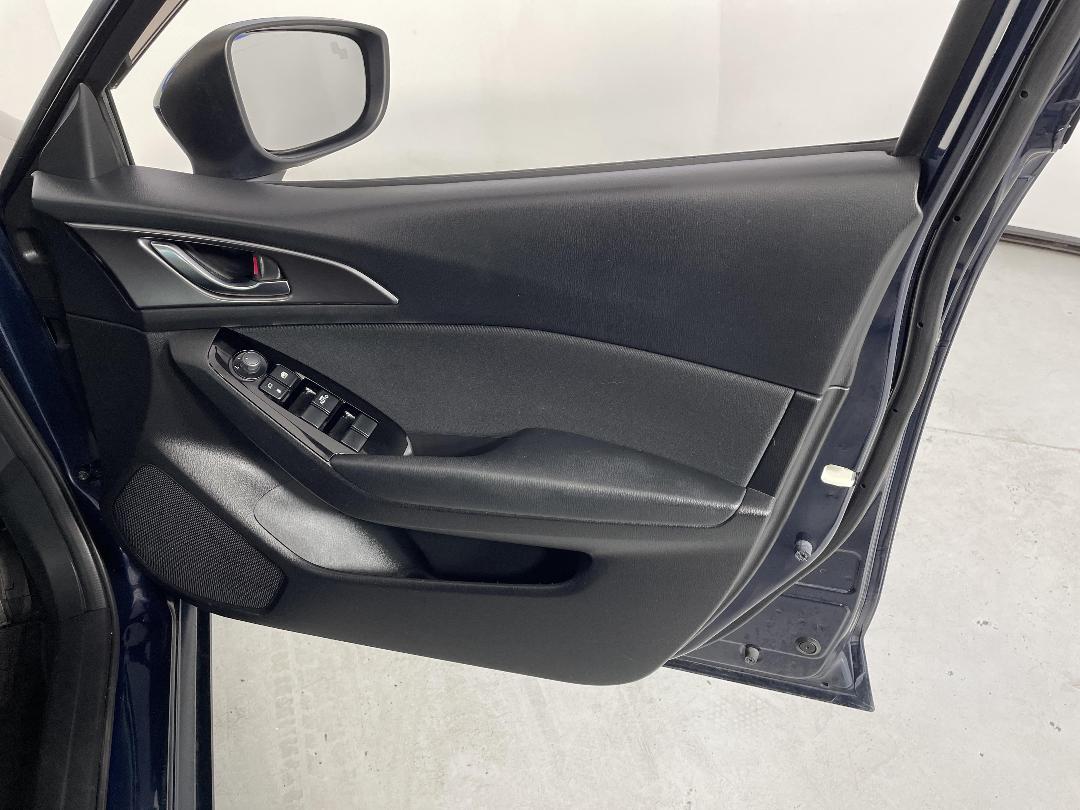 Photo '15' of Mazda Axela Photo '15' of Mazda Axela