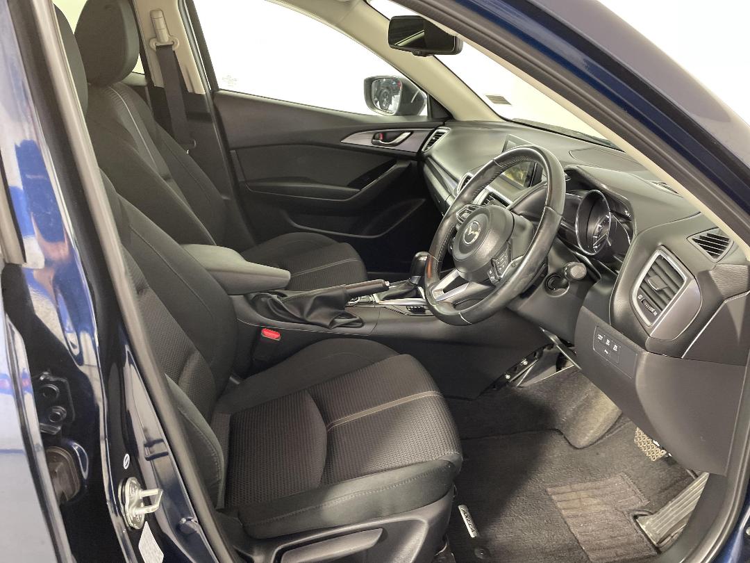 Photo '16' of Mazda Axela Photo '16' of Mazda Axela