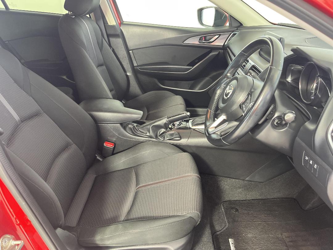 Photo '16' of Mazda Axela