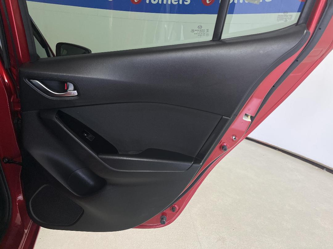 Photo '19' of Mazda Axela