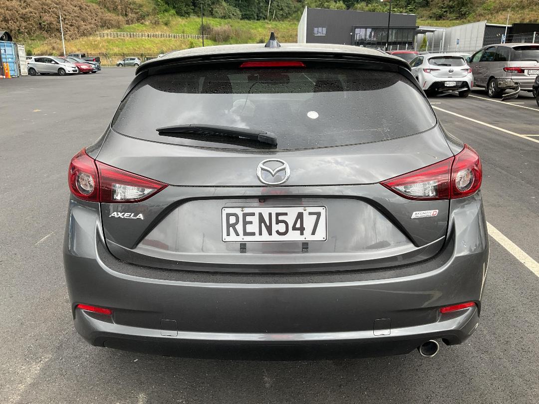 Photo '8' of Mazda Axela Photo '8' of Mazda Axela