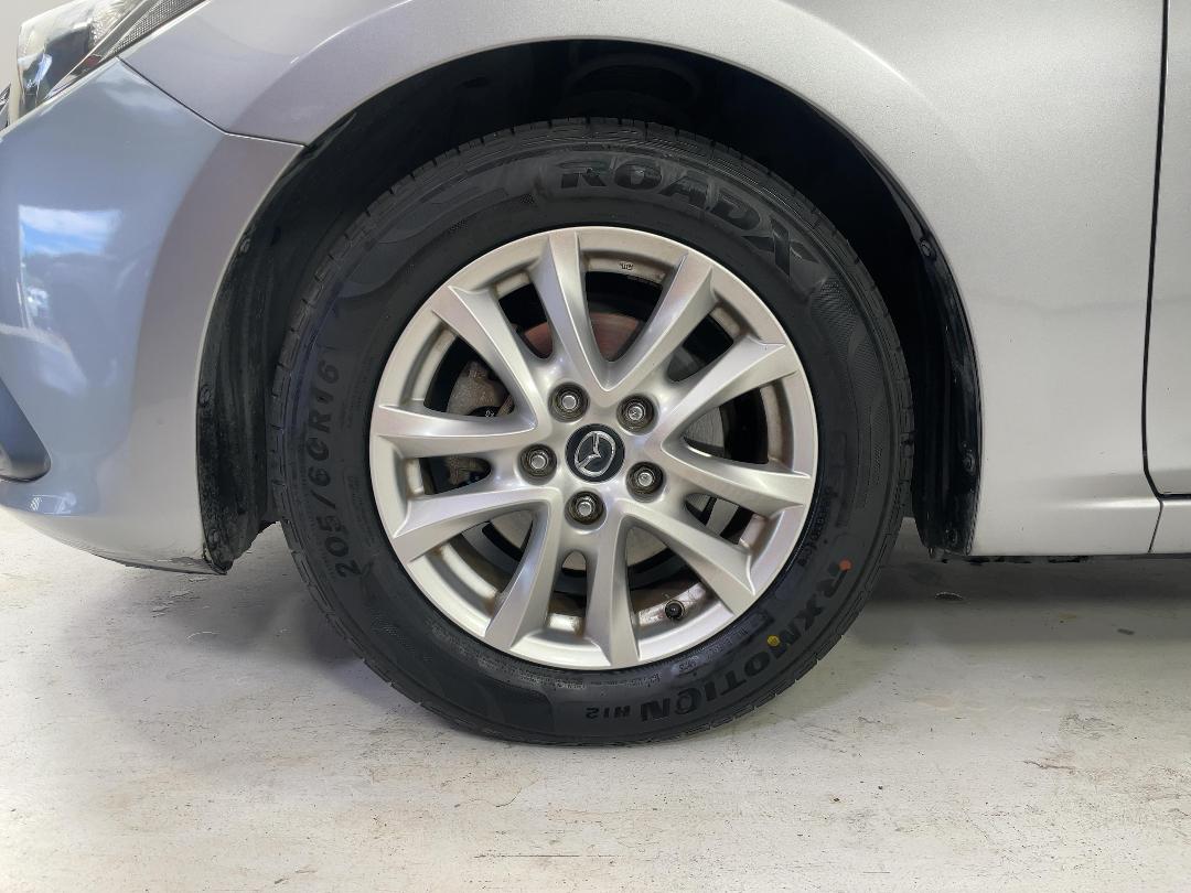 Photo '10' of Mazda Axela Photo '10' of Mazda Axela