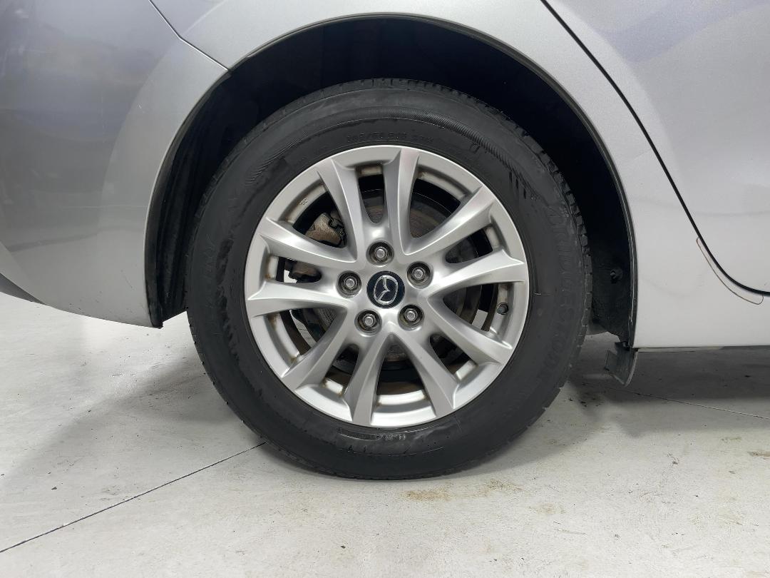 Photo '12' of Mazda Axela Photo '12' of Mazda Axela