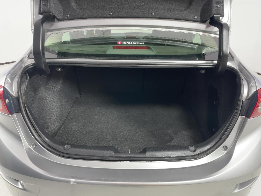 Photo '14' of Mazda Axela Photo '14' of Mazda Axela