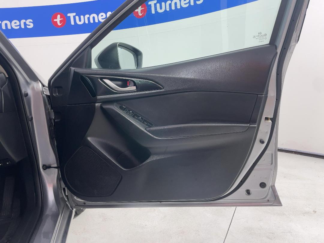 Photo '15' of Mazda Axela Photo '15' of Mazda Axela